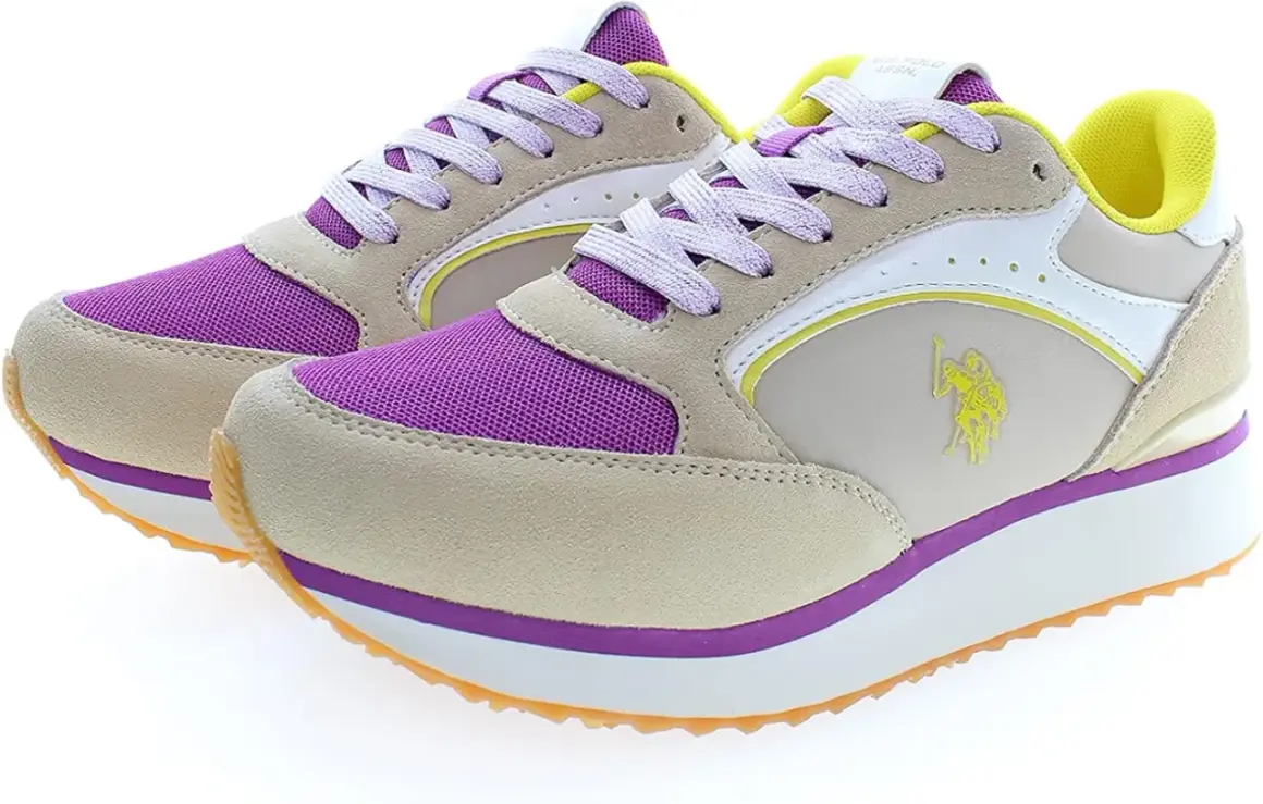 Scarpe US Polo Assn. con tomaia in camoscio beige, inserti in mesh viola e dettagli gialli. Suola platform con accenti viola e arancioni.