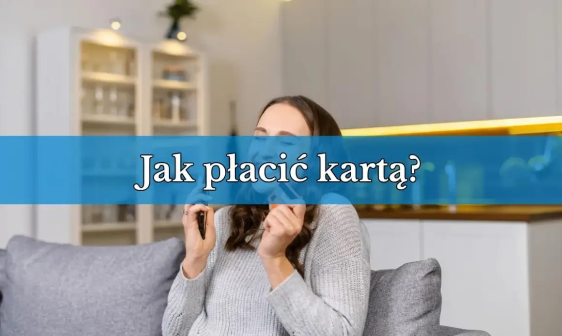 Kobieta trzyma kartę płatniczą, zastanawiając się, jak płacić kartą w sklepie.