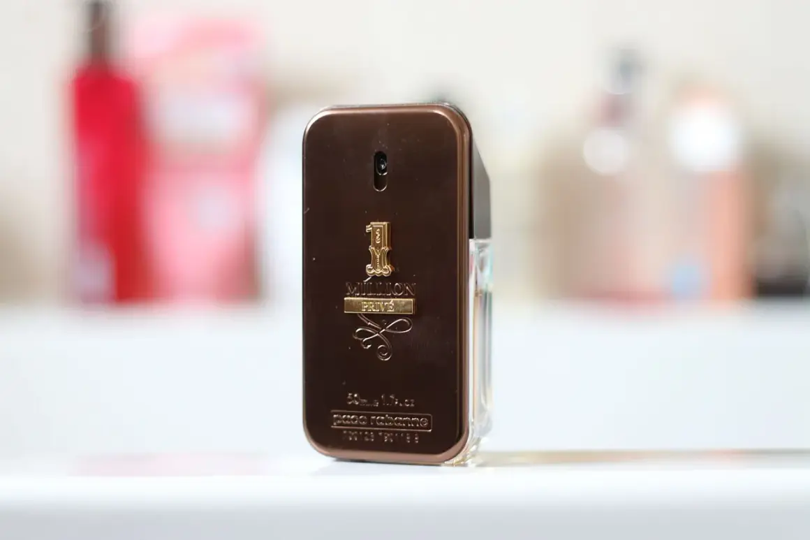 Elegancki flakon perfum 1 Million Privé Paco Rabanne, symbol luksusu i sukcesu.