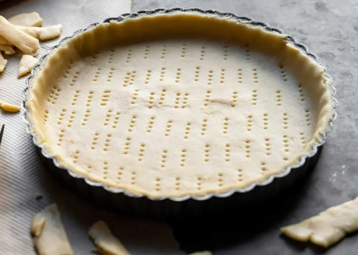 Base de masa quebrada lista para rellenar. Perfecta para tus recetas saladas.