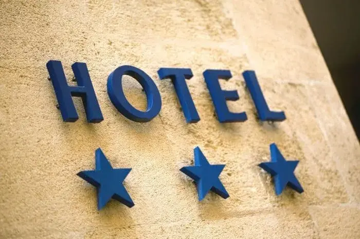 Od czego zależą gwiazdki w hotelu? Poznaj kluczowe kryteria oceny