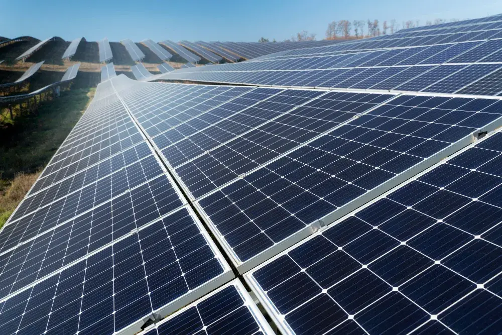 Elektrownie słoneczne w Europie: Liderzy, trendy i przyszłość PV