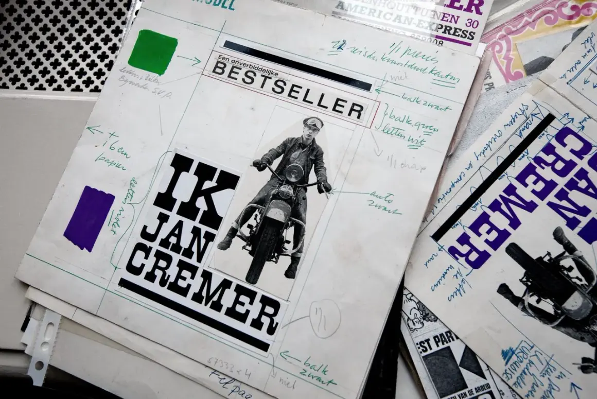 Ontwerp voor een boekcover met Jan Cremer op motor, "Ik Jan Cremer". De tekst suggereert een bestseller en hint naar het Jan Cremer vermogen.