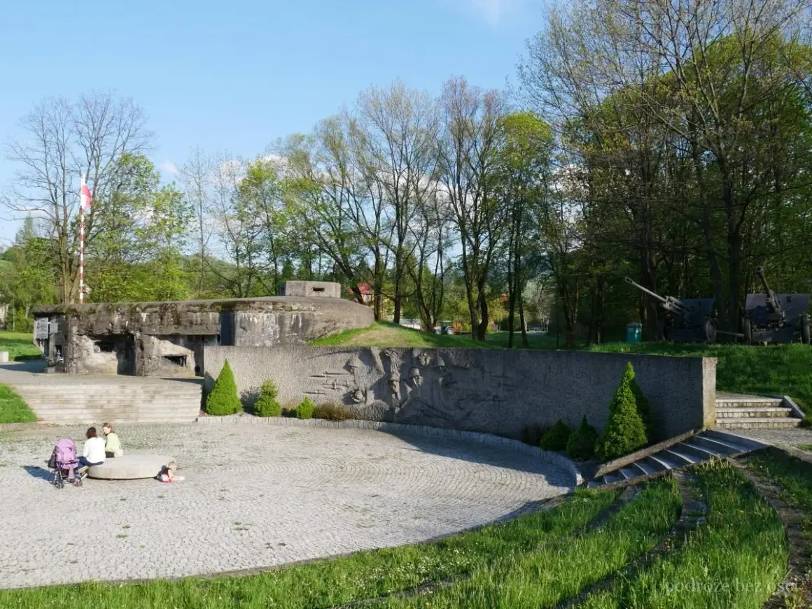 Węgierska Górka: Twoje Westerplatte Południa atrakcje i szlaki