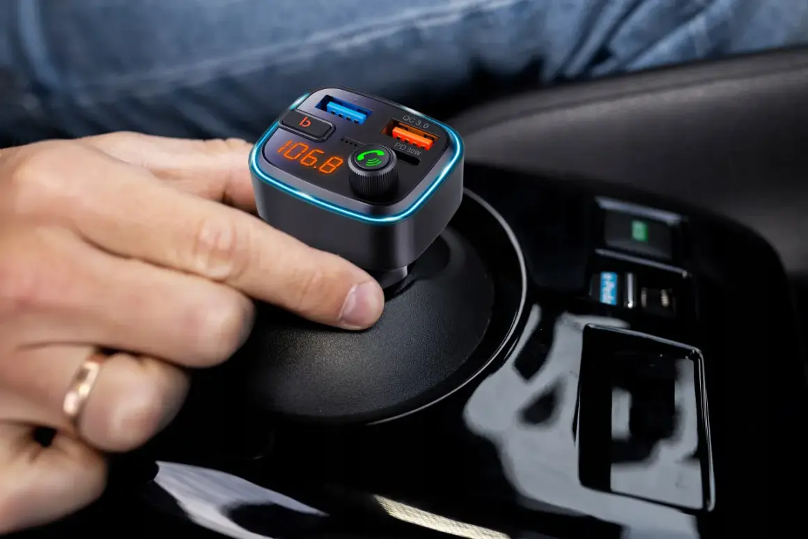 Transmiter FM Bluetooth co to jest i jak poprawia dźwięk w samochodzie