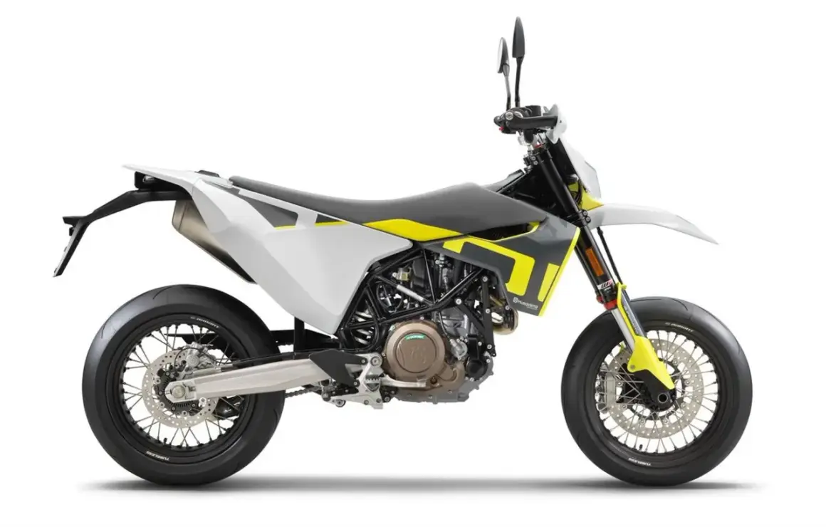 Motocykl Husqvarna WR 125, zwinny i mocny, gotowy na wyzwania.