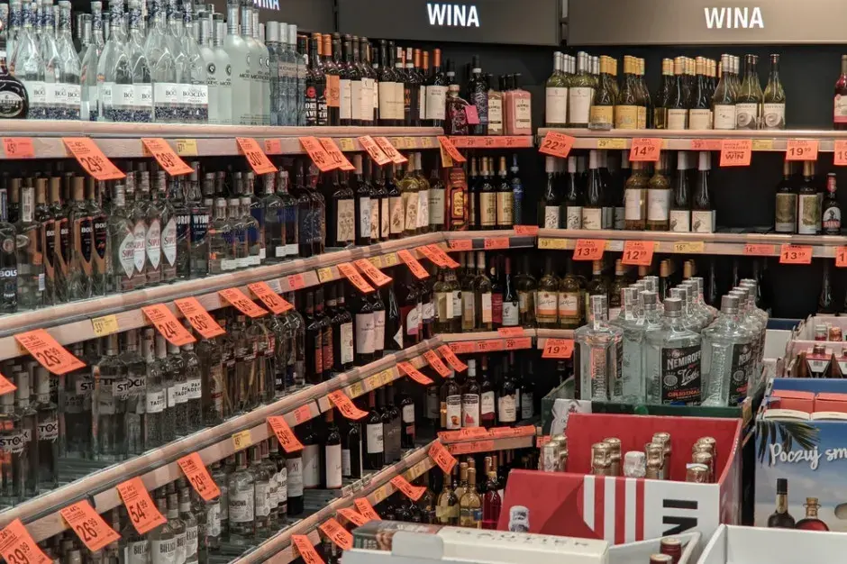 Gdzie kupić wódkę BUH? Sprawdź najlepsze sklepy i oferty