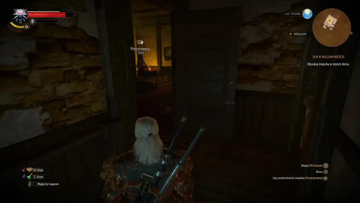 Geralt wchodzi do starego domu, gdzie czeka go sen w wielkim mieście. W środku Sara, a na ekranie cel misji.