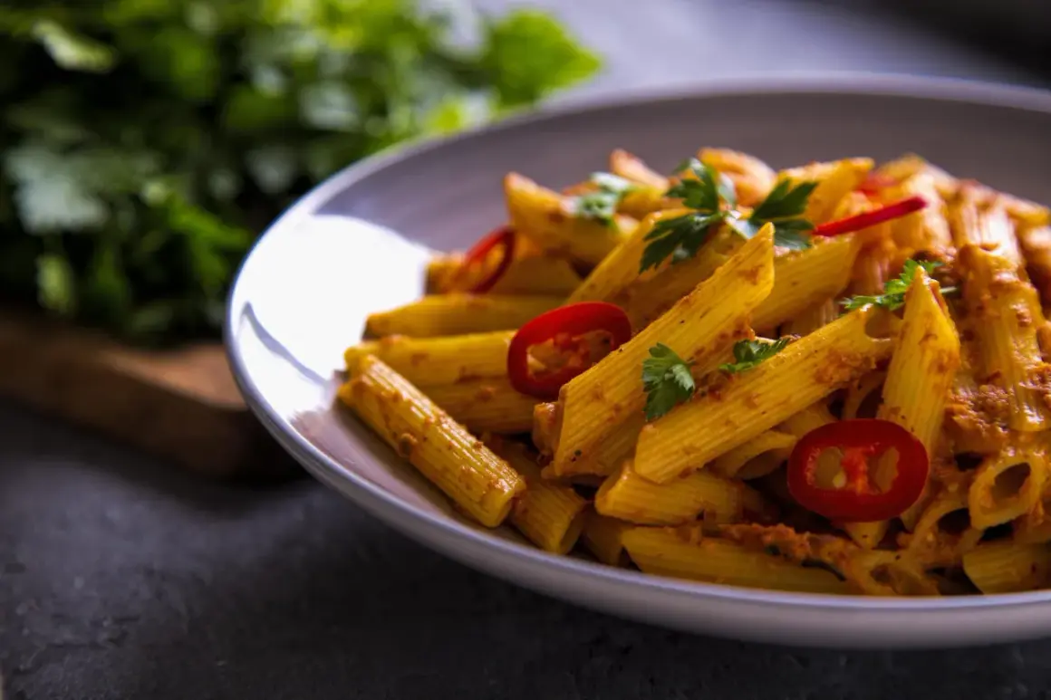 Pesto rosso: Z czym podać? Odkryj nowe smaki w 15 minut!