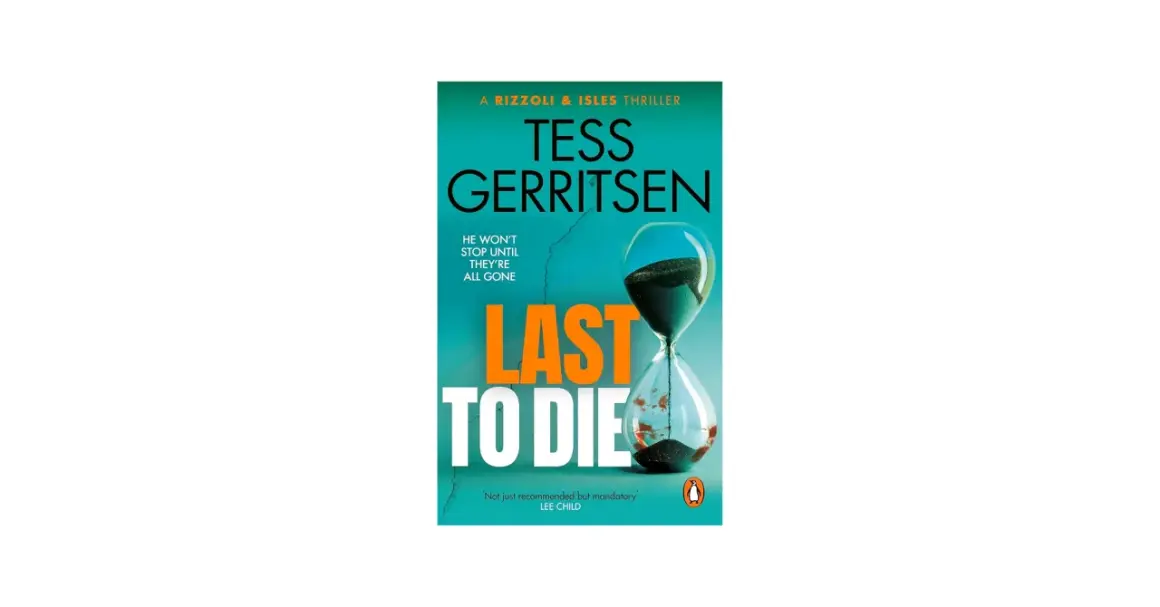 Okładka książki Tess Gerritsen "Ostatni, który umrze". Klepsydra z piaskiem symbolizuje czas, który nieubłaganie płynie.