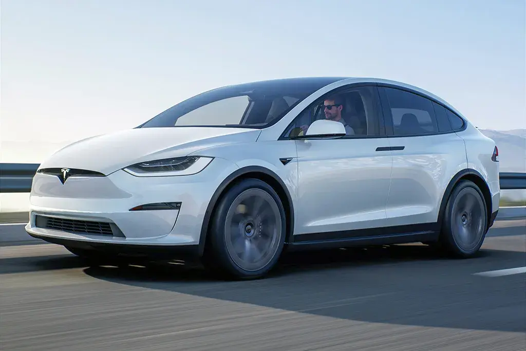 Ile koni ma Tesla? Od 283 do 1020 KM pełne dane i sekrety mocy