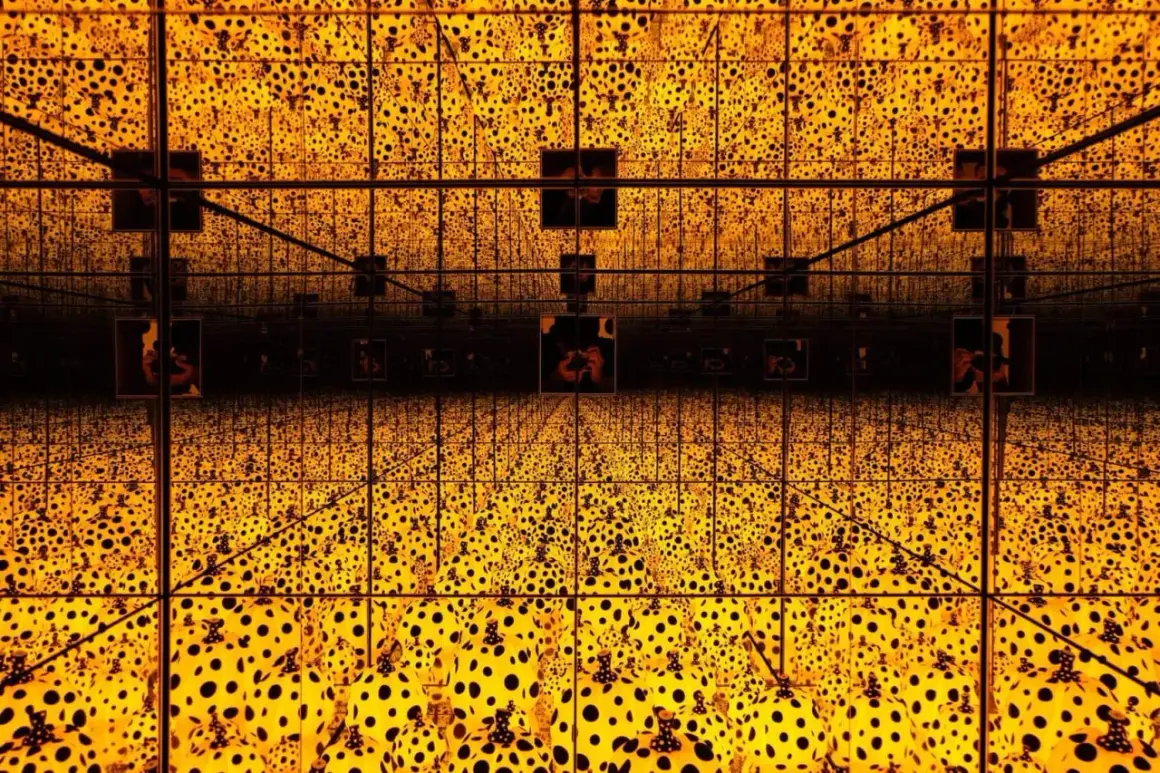 A dazzling infinity room with crystal bridges, bathed in golden light and adorned with Yayoi Kusama's iconic polka dots, creating an endless, mesmerizing spectacle.