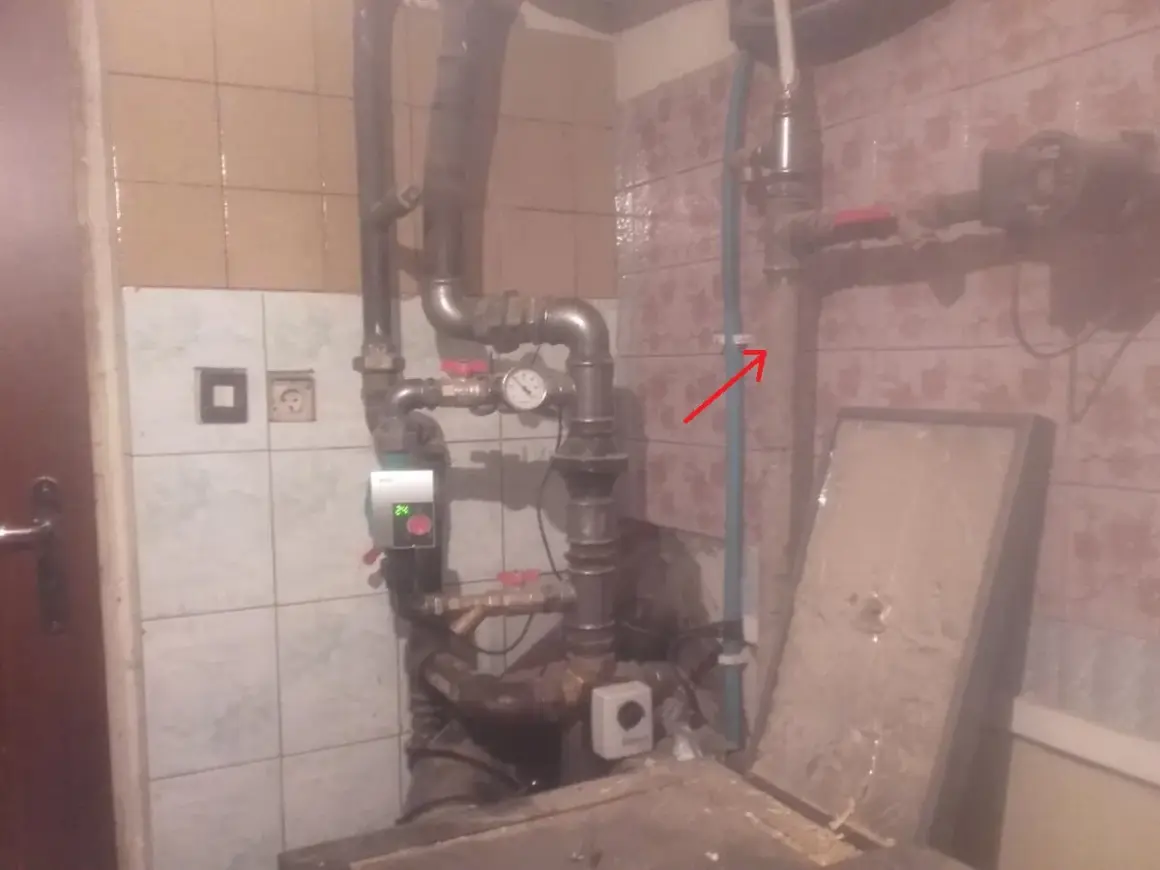 Instalacja grzewcza z pompą obiegową. Szukasz, czym zastąpić zawór różnicowy? Tu widać elementy instalacji.