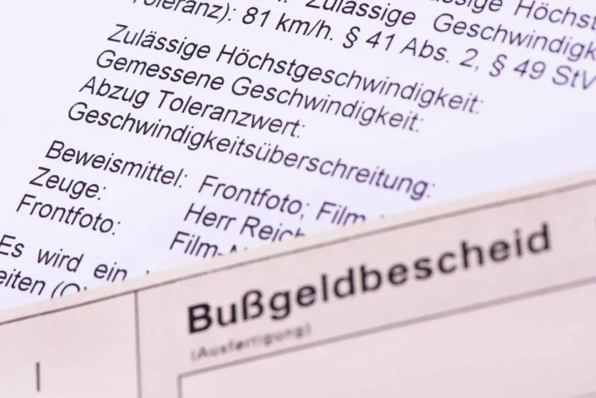 Bußgeldbescheid mit Details zur Geschwindigkeitsüberschreitung. Hier könnte man prüfen, ob ein Fahrverbot umgewandelt werden kann.