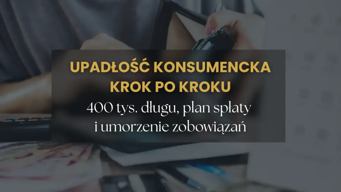Dłonie trzymające portfel, kalkulator i pieniądze. Tekst: Upadłość konsumencka krok po kroku.