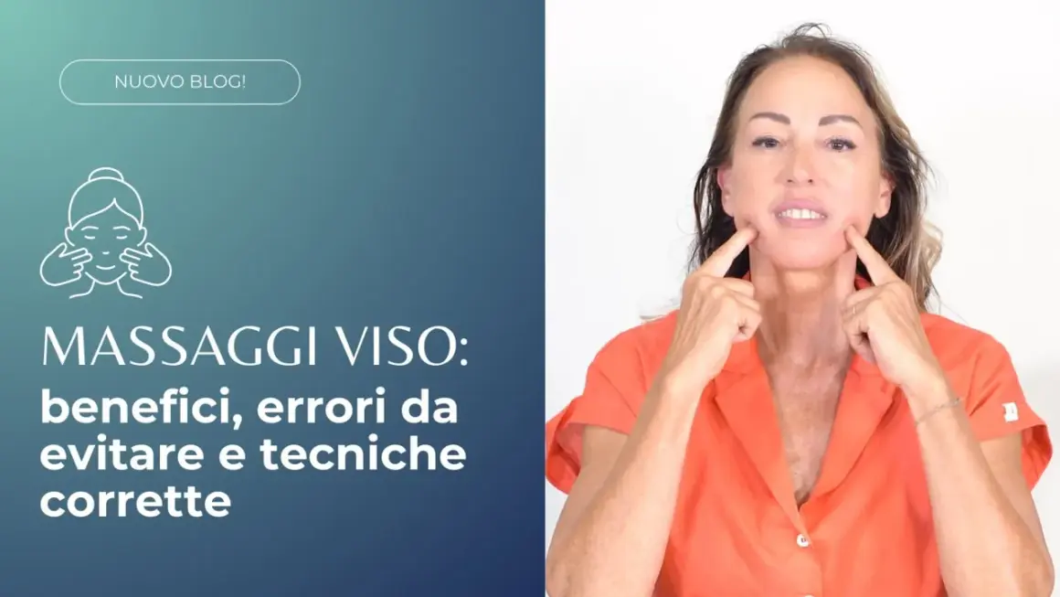 Donna mostra tecniche di massaggio viso, con testo che parla di benefici e errori da evitare. Immagine ideale per un confronto massaggio viso prima e dopo.