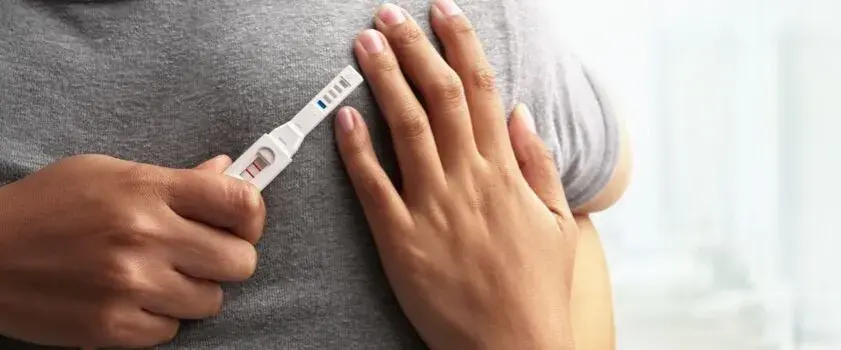 Kiedy zrobić test ciążowy przy karmieniu piersią, aby uniknąć wątpliwości?