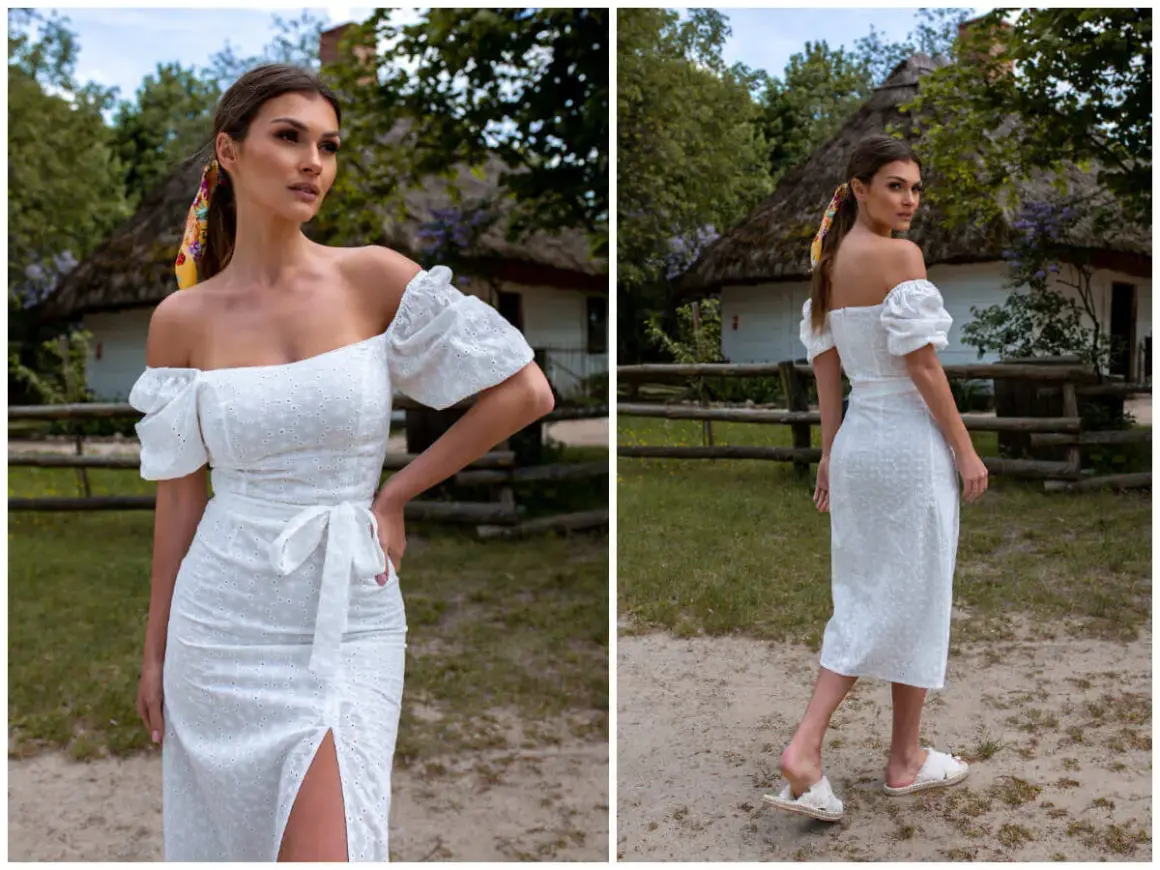 Biała sukienka hiszpanka z haftem, idealna na wesele plus size. Krój podkreślający sylwetkę, z falbankami na rękawach i rozcięciem.