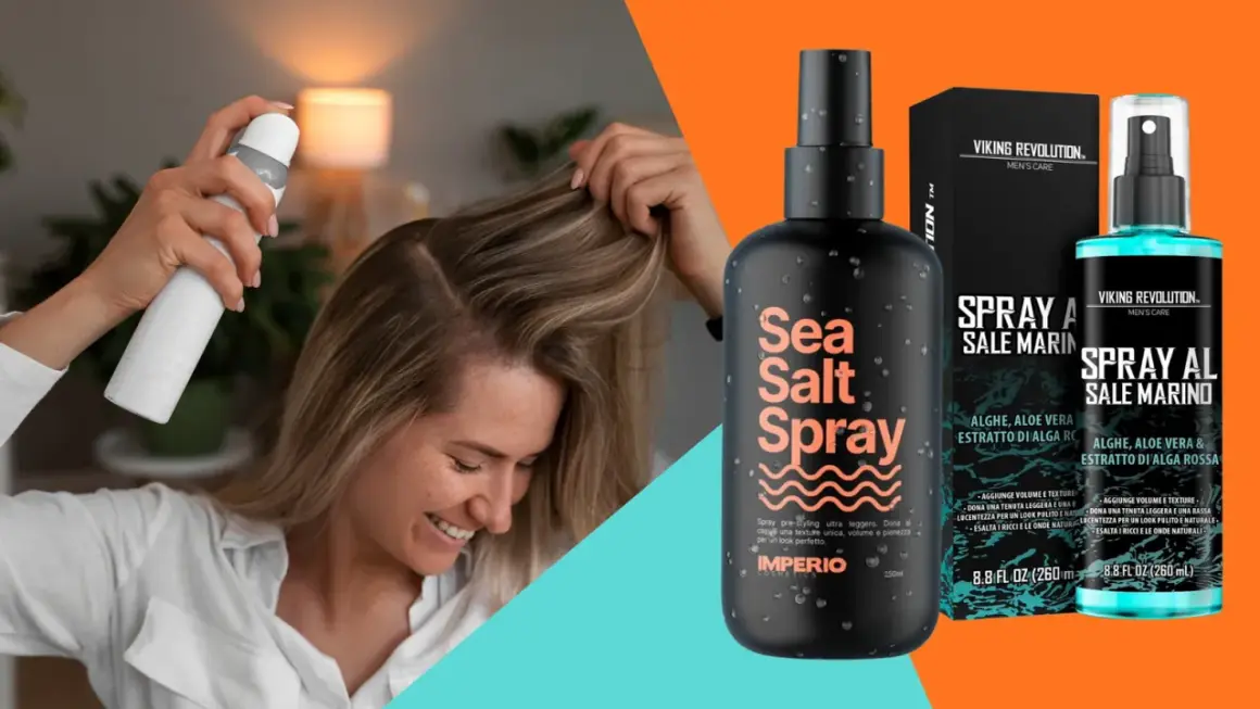 Donna sorridente applica spray al sale marino sui capelli. Non fa male, anzi, dona volume e texture per un look perfetto.