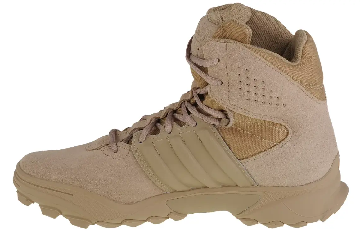 Beżowy but taktyczny adidas GSG 9.3, idealny na trudny teren.
