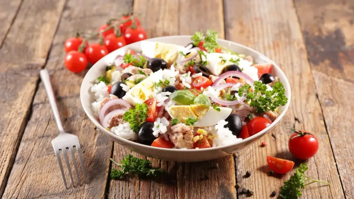 Maîtrisez la salade de riz froide : Le secret d'un riz non collant