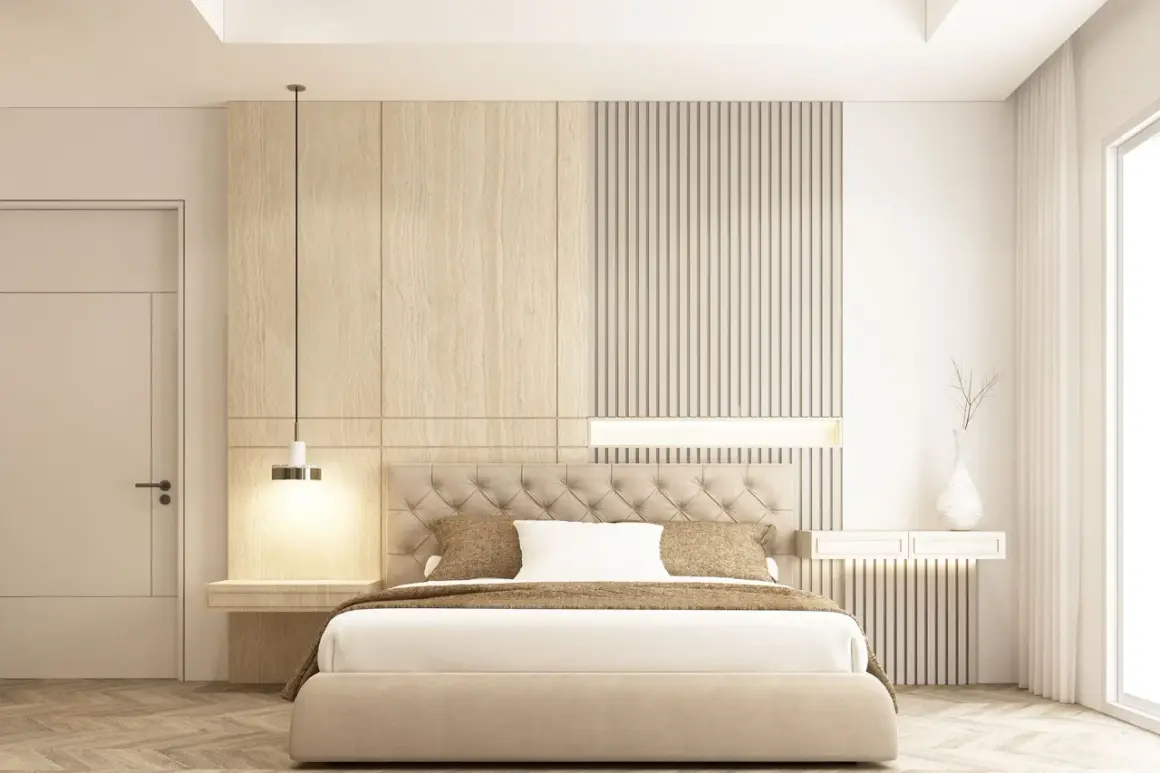 Elegante boiserie camera da letto moderna con pannelli in legno e listelli verticali, letto imbottito e illuminazione soffusa.