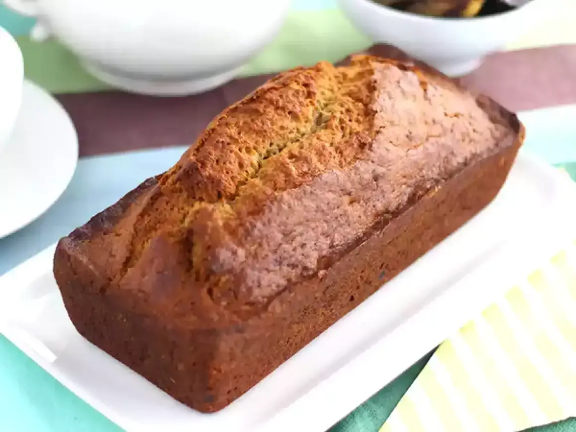 Złocisty chlebek bananowy, idealny na śniadanie lub deser. Ten przepis na chlebek bananowy jest prosty i pyszny.
