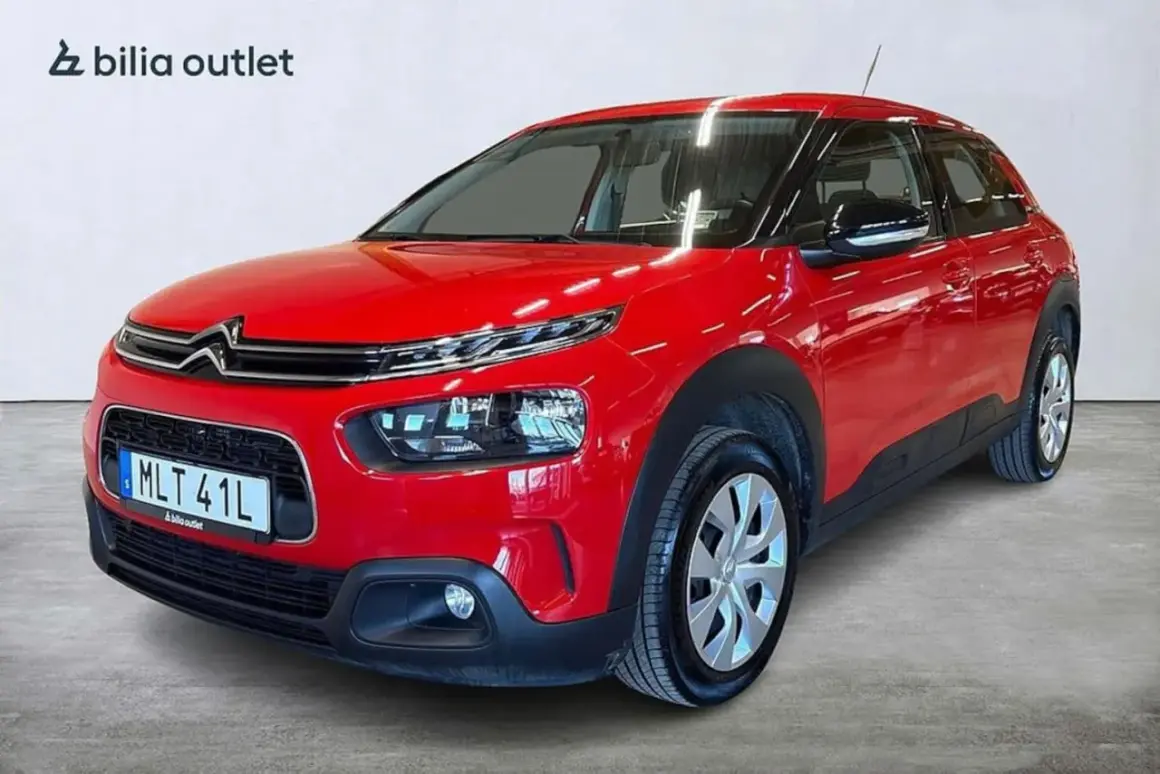 Röd Citroën C4, perfekt för en begagnad bil-test. Denna bil från Bilia Outlet ser ut att vara i toppskick.