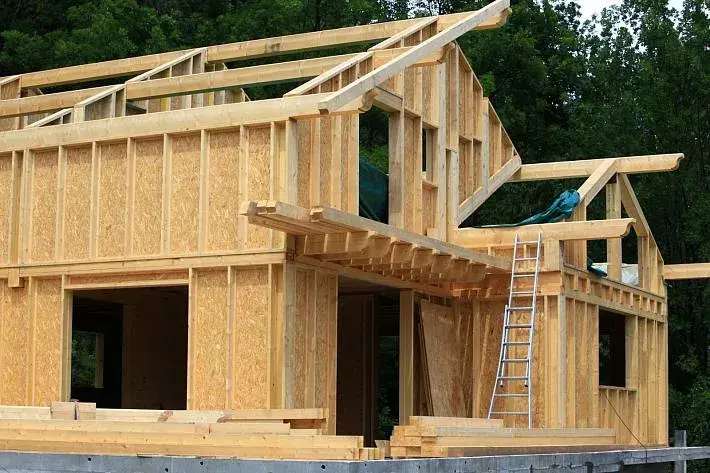 Ile kosztuje dom szkieletowy 70 m²? Zaskakujące ceny budowy!