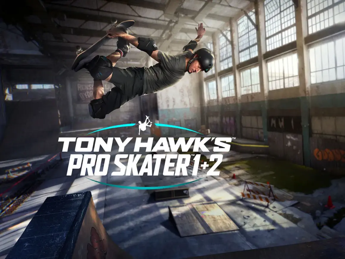 Skater wykonuje trik w powietrzu na tle hali z logo gry Tony Hawk's Pro Skater 1+2.