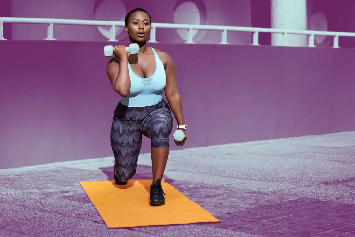 Woman performing lunges with dumbbells, building shoulder endurance exercises.