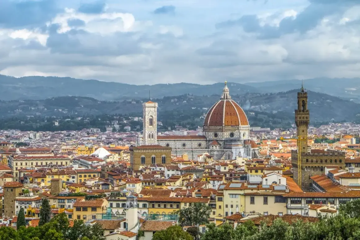 Vista panorámica de Florencia con el Duomo y el Palazzo Vecchio. Ideal para saber qué ver en Florencia en un día.