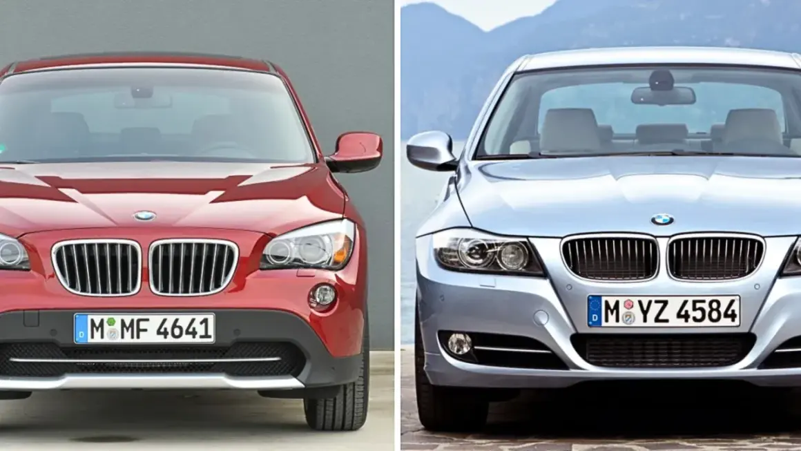 Två BMW-bilar, en röd SUV och en silverfärgad sedan, framifrån. Kanske dags för en bmw återkallelse?