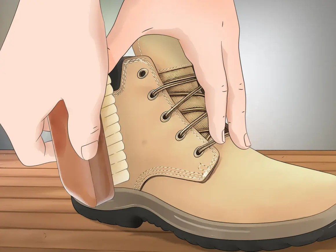Nettoyer une chaussure en nubuck avec une brosse. Le nubuck, c'est quoi ? C'est un cuir doux et velouté.