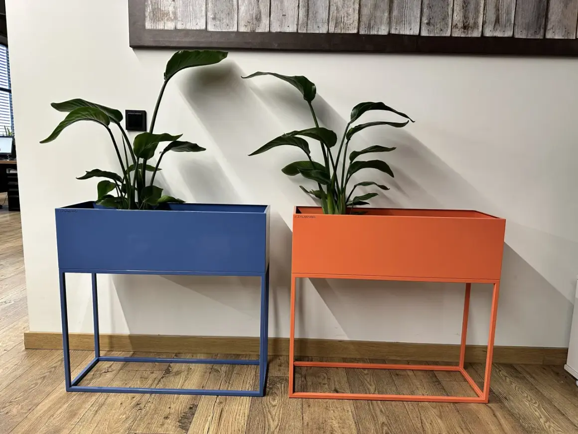 Jaki kwietnik do salonu? Wybierz idealny: style, materiały, porady
