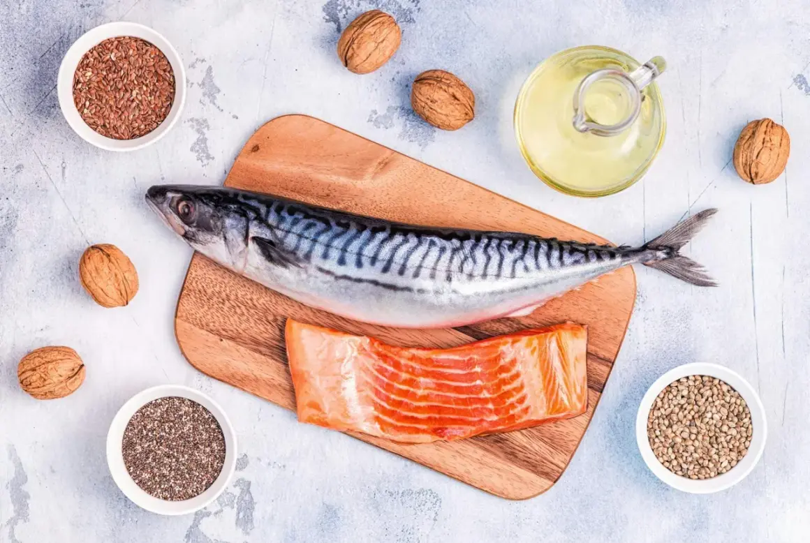 Makrill, laxfilé, valnötter, linfrön, chiafrön, hampafrön och en flaska olja – allt för att få i sig omega 3.