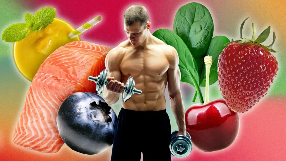 Un homme musclé soulève des haltères entouré d'aliments sains : saumon, baies, épinards, smoothie. Un régime anti inflammatoire naturel pour la performance.