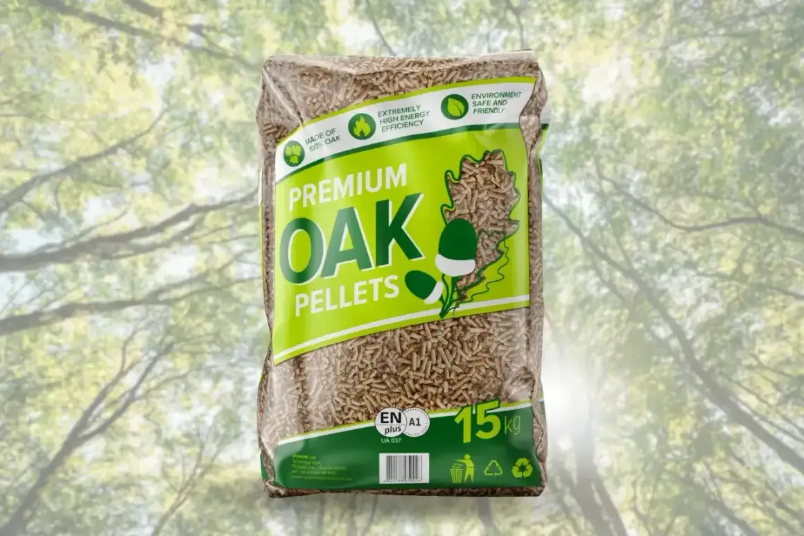 Worek z premium pelletem dębowym, 15 kg. Idealny wybór, jeśli zastanawiasz się, jaki pellet najlepszy dla ekologicznego i wydajnego ogrzewania.