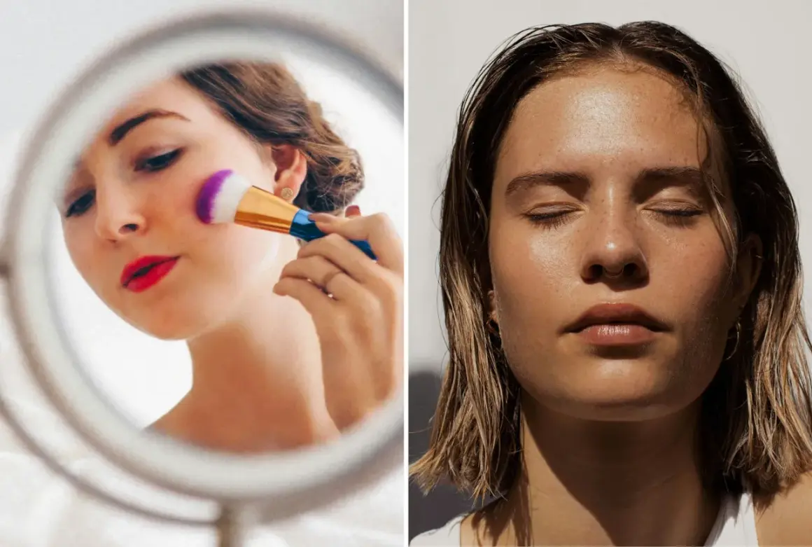 Ragazza si trucca con pennello viola e bianco, labbra rosse. Consigli make up per un look naturale.