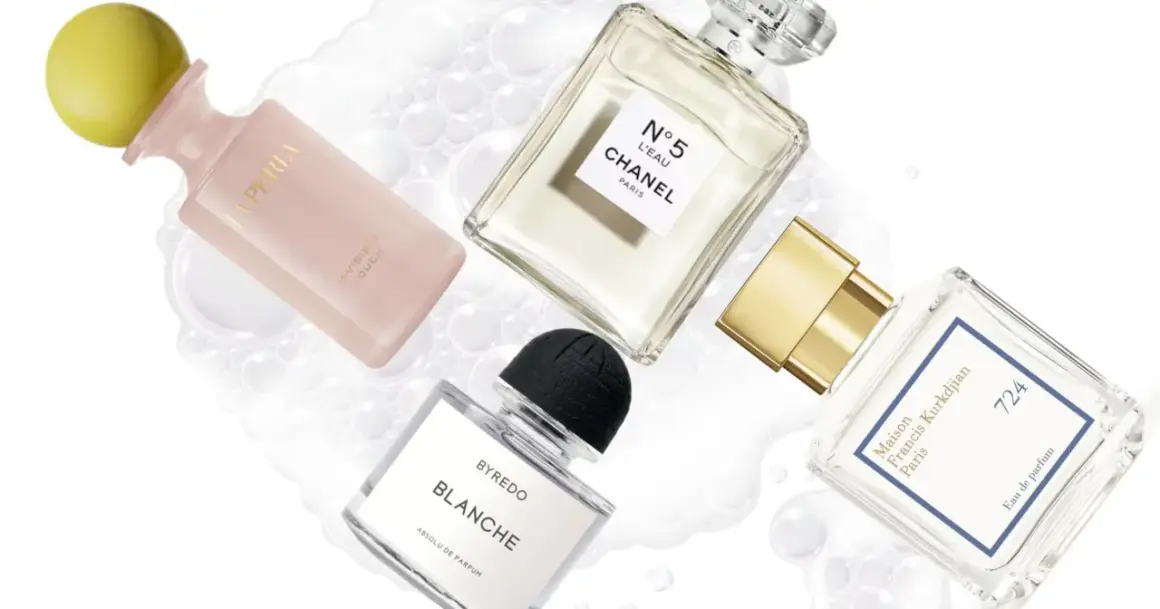 Perfumy Maison Francis Kurkdjian 724, Chanel N°5 L'Eau, Byredo Blanche i La Perla Invisible Touch na tle bąbelków.
