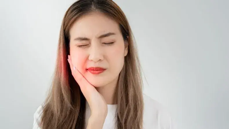 Ból zęba: Szybka ulga w domu i kiedy natychmiast do dentysty?