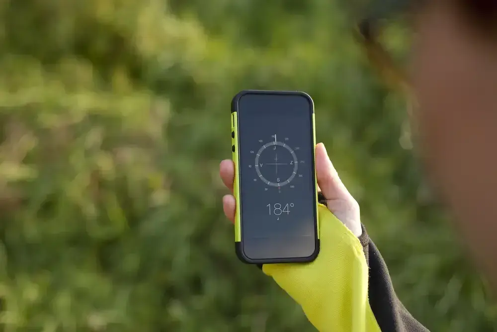 Kompas cyfrowy w telefonie – co to jest i jak go używać w praktyce