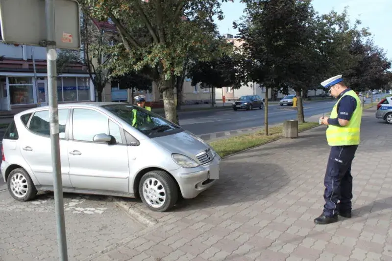 Jaki mandat za jazdę po chodniku? Sprawdź kary i konsekwencje