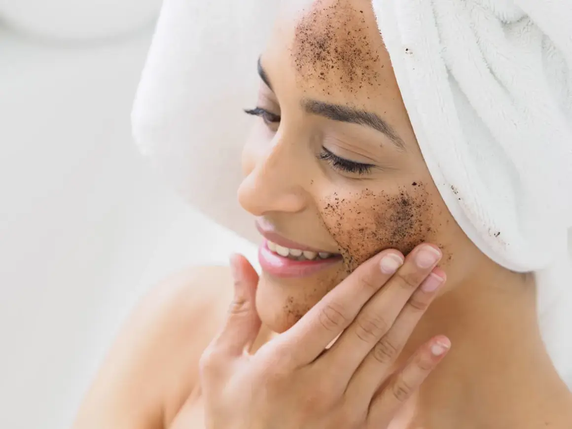 Peeling enzymatyczny: Idealny dla wrażliwej cery? Sprawdź!