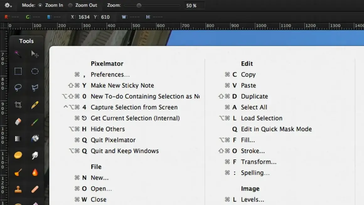 Menu z listą skrótów klawiszowych dla programów Pixelmator, Edycja i Plik na komputerach Mac i Windows.