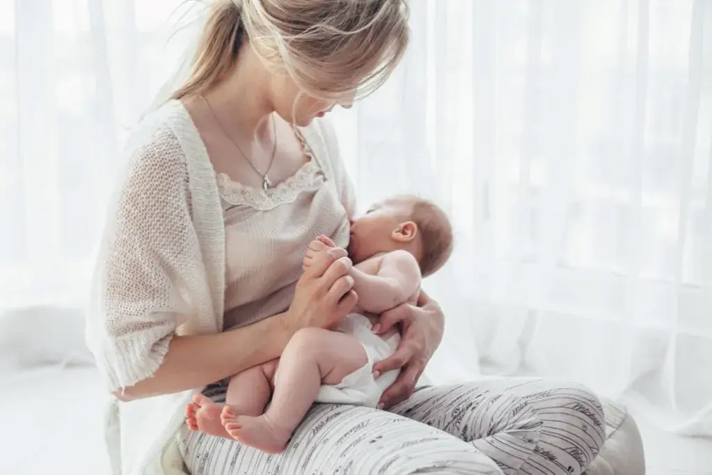 Co jeść w pierwszych tygodniach karmienia piersią? Dieta dla zdrowia mamy i dziecka