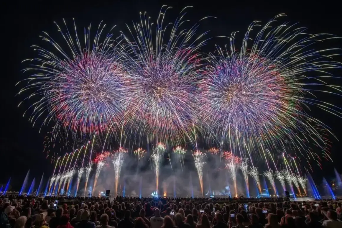 Feu d'artifice spectaculaire pour la fête du lac d'Annecy. Les horaires de cet événement magique sont à ne pas manquer pour admirer ce spectacle coloré.