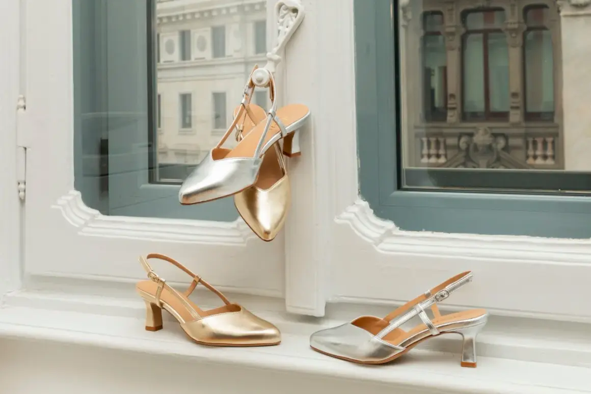 Eleganti slingback donna in oro e argento, perfette per ogni occasione. Un tocco di classe per il tuo guardaroba.