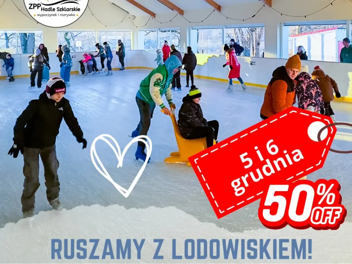 Dzieci i dorośli bawią się na lodowisku w Hadlach Szklarskich. 5 i 6 grudnia promocja 50% OFF!
