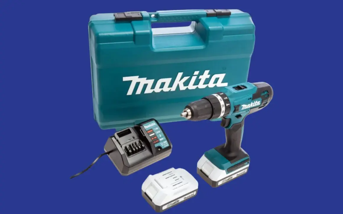 Ensemble d'outils sans fil Makita : perceuse, chargeur, batterie et mallette de transport.